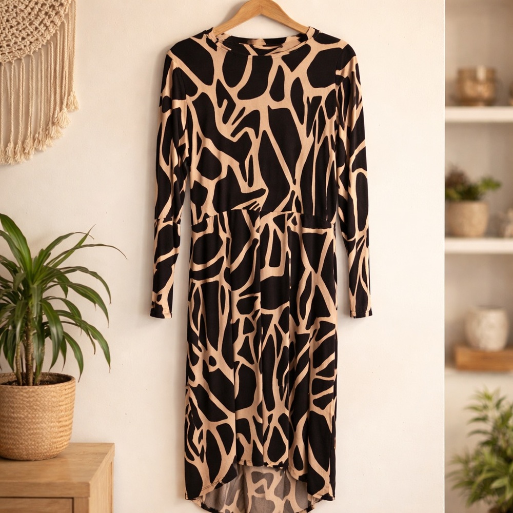 Gilli Black and Beige Abstract-Print Long Sleeve Faux Wrap Dress - Picture 3 of 8